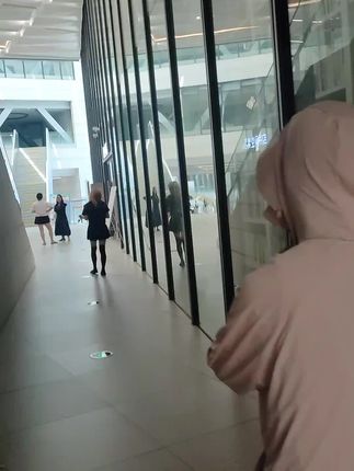 万万没想到 二十来块 入手这个原纱型防晒衣 夏天出门备上太实用了 我一定要安利给所有的姐妹们 可以多次反复手洗机洗 都不影响咱的一个防晒效果 弹力大 胖瘦也可以穿 吸汗透气不闷热 可以自己穿 家里有青春期女孩 都可以多入手2件 和闺女做亲子装穿#原纱型防晒衣 #女士防晒衣推荐