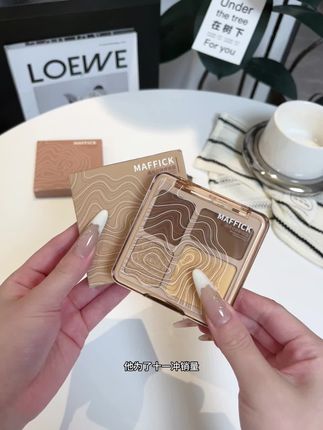 啥?能一锅端搞定所有妆面修容的羊毛就在眼前?这四色修容盘绝了呀。关键库存告急,手慢无!还等什么,赶紧冲!#修容盘 #修容盘推荐#平价修容盘#平价好物