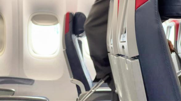 500人困飞机一整夜,只因为下班了?德国人下班后骚操作 500人被困飞机过夜。
原因是夜间停运、人员下班。
这是制度理性,还是缺乏弹性?
你怎么看?
#德国
#欧洲生活
#海外见闻
#航班延误
#社会百态