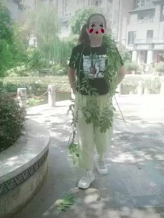好不容易开个演唱会却没人送花😂😂亲爱的家人们下次我开演唱会请大家送花好吗🙏🙏😄