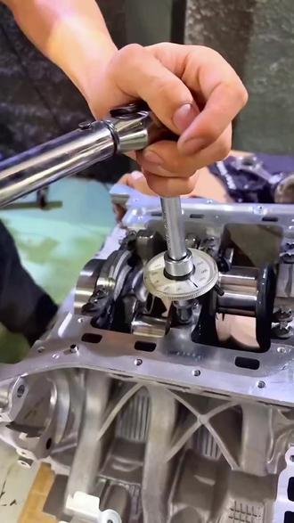 维修发动机基本抖是要打扭矩的有厂家配套的扭矩表 #汽车保养与维修 #修车 #汽修