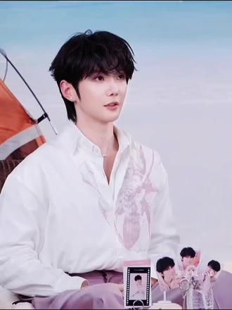 “世道这么艰难,必须要胆子大,
要不然怎么护住身后的千军万马”
我是千军万马之一,荣幸
#我的追星日记 #郝熠然