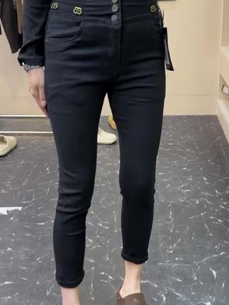 #高腰牛仔裤女 #显高显瘦显腿长 80到200斤都有码数,面料柔软有弹性,有运险