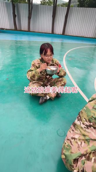 #能吃是福 #快乐成长每一天 这个重庆姑娘真的练成饭王了,在家这不吃那不吃,为什么现在这么能吃,哈哈哈