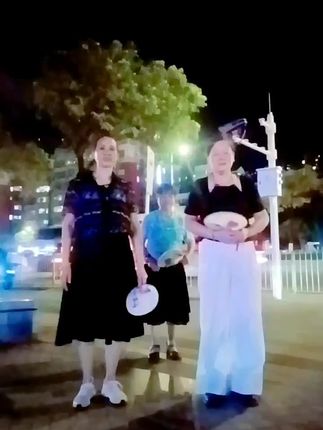 妹妹前面走,姐妹扭一扭。#简单快乐 每天打卡@DOU+小助手