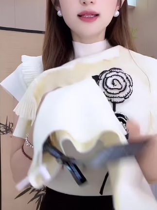 (秋冬款)高级感立体花朵针织衫中袖修身设计感上衣百搭内搭打底衫