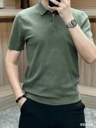 欧货男士针织翻领Polo衫 欧货新款男士针织Polo衫,以翻领设计兼具商务利落与休闲随性。精选薄款针织面料,透气亲肤,适配多季穿着。时尚纯色基底自带质感,契合欧系穿搭美学,百搭不挑场景。无论是职场通勤还是日常出游,都能轻松穿出简约高级感,是男士衣橱里兼顾实用与颜值的单品 。#男装t恤 #polo衫 #短袖t恤 #男士短袖 #polo衫穿搭
