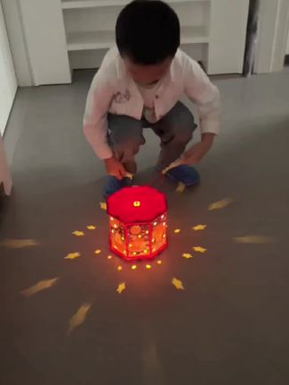 #中秋节灯笼 中秋节快到了,好看的投影灯笼可以给孩子安排上,小朋友自己动手就能做,成品好看还有成就感!#手工灯笼 #无限回购的宝藏单品 #超便宜超划算 #亲子互动 @DOU+小助手