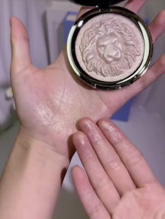 这盘狮子高光盘我不允许姐妹还没有拥有它,高级光泽感还不显毛孔!#高光#高光盘#高光修容#提亮