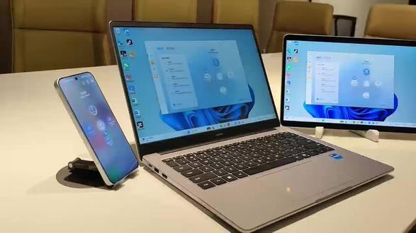 原来荣耀设备还能这么玩!|智慧互联yyds 还在手机、平板、电脑来回切?传文件、接电话、回消息手忙脚乱?
荣耀智慧互联,信任环自动组网,一碰即连 !
手机文档无缝流转到电脑,平板草图直接拖拽编辑,电脑键鼠操控手机,来电消息全设备同步。
从一心多用到一机多能,效率直接拉满!这才是数码生态该有的样子~#荣耀笔记本 #智慧互联 #多屏协同 #荣耀平板 #荣耀手机