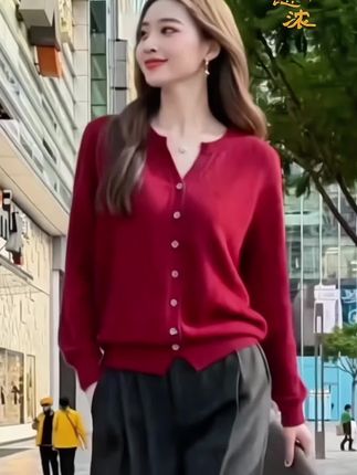 #上热门 #谁穿谁漂亮 #时尚气质穿搭 #春秋穿搭 #针织衫