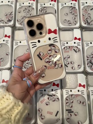 好阔爱的滑片流沙KT手机壳呀~好朋友 请给我安排上 谢谢!#快分享给你的好友 #阔爱炸了 #这个手机壳真的长在我心巴上了