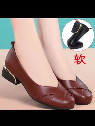#春秋软底中年妈妈鞋单鞋平底舒适百搭女士中老年低跟防滑女鞋皮鞋#
