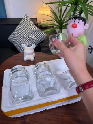 #创作者中心 #创作灵感 4 只水晶扳指杯仅 9.9 元 加厚透明 家用主人茶杯酒杯水杯#水晶材质