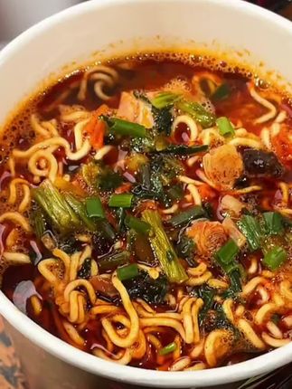 【班干部】重庆酸辣粉面桶装混合泡面免煮粉丝速食一整箱方便面批发#美食 #重庆酸辣粉#酸辣粉混合泡面 #速食美食 #美食推荐