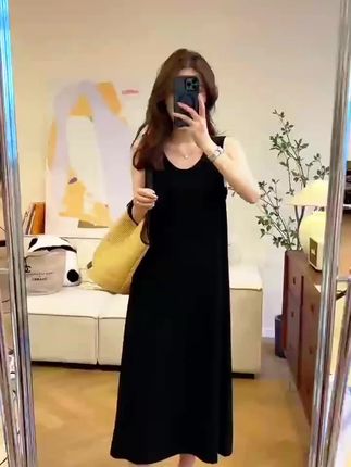 黑色吊带连衣裙,#温柔风穿搭 #显瘦连衣裙 #黑色吊带连衣裙