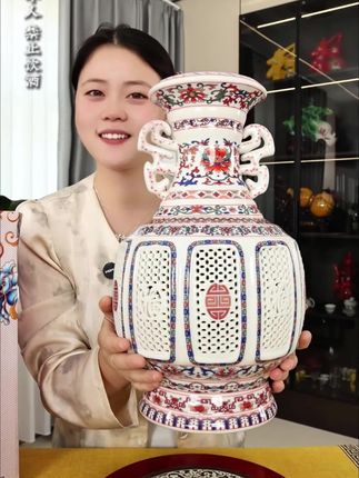 这个景德镇陶瓷坛收藏美酒太漂亮了!传统工艺与现代设计的完美结合,摆在家里瞬间提升格调✨。#家居好物 #白酒#纯粮好酒#好酒推荐 #送礼佳品