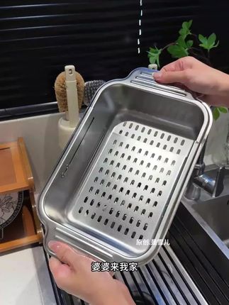 厨房一定要有这么一个方便又实用的不锈钢沥水篮!不管瓜果蔬菜,碗碟沥水,或是焯水都可以用#沥水篮 #不锈钢沥水篮 #伸缩沥水篮 #水槽沥水篮 #厨房好物