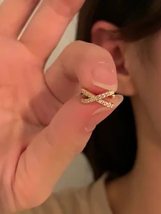 法式银色交叉耳夹轻奢高级感绝美耳饰2025新款爆款耳骨夹无耳洞女#耳夹 #耳饰 #耳骨夹 #无耳洞耳夹