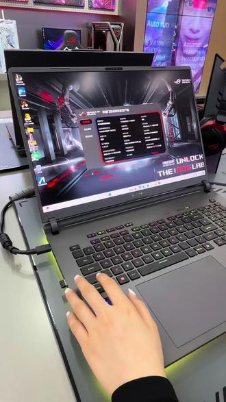 键盘上FN的实用小功能👀
FN+F1:静音 / 取消静音
FN+F2:降低键盘 RGB 亮度
FN+F3:提高键盘 RGB 亮度
FN+F4:切换 Aura RGB 灯效模式(常亮/呼吸/波浪等)
FN+F5:性能/风扇模式切换(静音→平衡→性能→极速)
FN+F6:快速截图 / 启动录屏(Armoury Crate
FN+F7:降低屏幕亮
FN+F8:提高屏幕亮度
FN+F9:外接显示切换(复制/扩展/仅第二屏)
FN+F10:开启 / 关闭触摸板(游戏防误触)
FN+F11:音量减小
FN+F12:音量增大FN+F1:静音 / 取消静音#ROG外设#ROG夜魔98HE