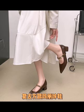 【小金条】粗跟玛丽珍女鞋新款法式尖头金属一字带中跟单鞋9068-1