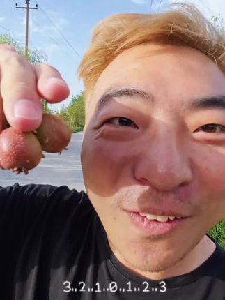 城市里待久了 就特别向往这种追鸡逗狗,摘菜摘果的田园小日子!!可真的是太太太治愈了!!太治愈了!#农家柴火灶 #农家小院 #摘菜