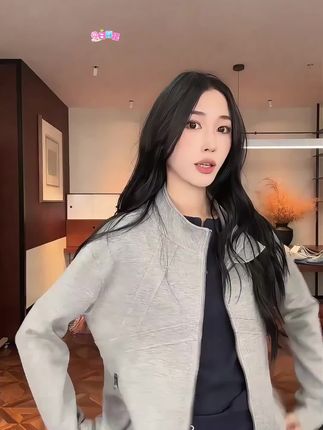【轻语慢调】不理理秋季新款女装极简时尚拉链口袋外套#时尚穿搭时尚穿搭时尚 #休闲穿搭 #时尚趋势 #简约休闲风 #潮流穿搭休闲风