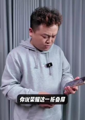 科技就是最牛的魔法!
#荣耀MagicV6 IP68 IP69防尘防水,领先行业两代技术,水深4米测试防水杠杠的#大折叠屏 #屏实力马上红