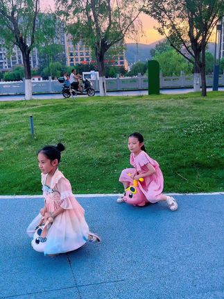 一岁可以玩到四五岁的一款车子,也可以是你家宝宝的学步车溜溜车,室内室外都可以玩,丝滑不卡轮#溜溜车 #学步车里的萌娃