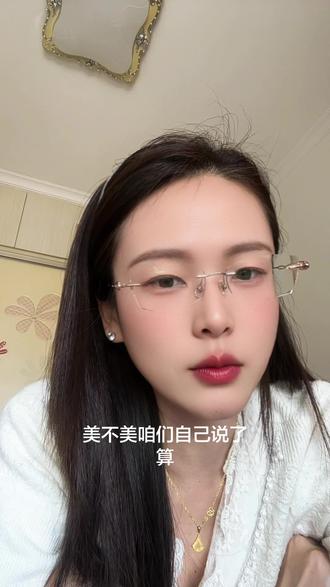 #网络热梗 #37码#m码的衣服 #28码的牛仔裤 #美丽自定义 别人再怎么拿小码、小脚、年纪说事,都不算数。
不被世俗绑架,不被恶意定义,活成自己喜欢的样子,就是最漂亮的姿态。