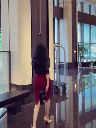 进步小曲一声起 高智女人扬万里 #今天穿什么 #早秋穿搭 #御姐穿搭 #红色系 #把妹王