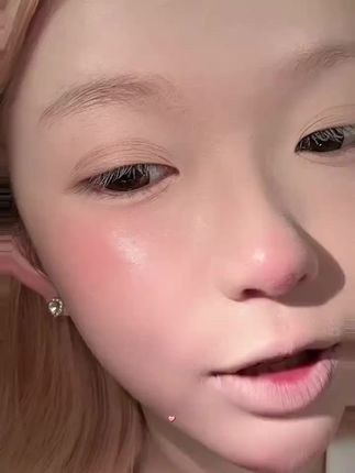 爱出油,出汗的姐妹们!这个粉饼一定要试试!用上一整个冷白皮!#底妆 #粉饼 #亲测分享 #定妆 #粉饼推荐