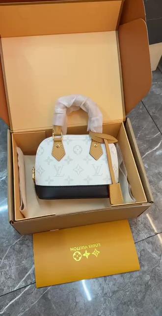 lv贝壳头这个配色你喜欢吗#lv#贝壳头#包治百病
