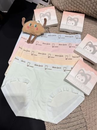 贴身内裤一定要经常换啊!阿狸家这个独立包装内裤,软软糯糯的,贴身穿亲肤又透气!关键这价到手8条,姐妹们赶紧冲!#贴身衣物 #内裤 #独立包装 #面料柔软舒适 #女士内裤