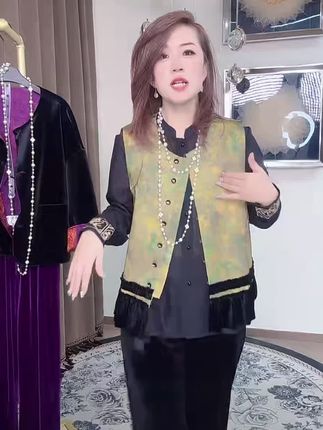 新款丝绒拼接新中式马夹女单排扣宽松型法式休闲马夹秋季女装 #马甲#新款时尚#国风气质马甲 #显瘦穿搭