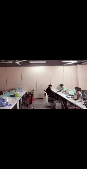 谁懂啊!数科系老师也太可爱了吧~ “甜辣酱”组合魔性莫生气操 ##解压、搞笑、超治愈~
学习有压力?来和我们一起跳!
数字科学系,有趣又有料,等你来加入!#消气操 #神仙老师 #欢迎报考 #校园日常