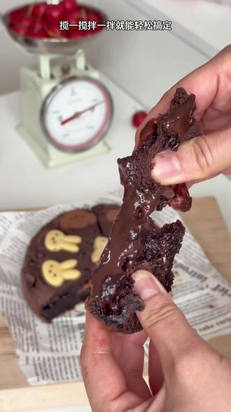 糯叽叽❗️米菲兔巧克力脆皮年糕🍫一口爆浆😋 搅一搅拌一拌就能搞定的🥣
新年小甜品:巧克力爆浆脆皮年糕来啦🍫
外脆里糯的的年糕
咬一口还爆浆,巧克力脑袋直接沦陷❗️
烤箱空气炸锅都能做!
食材也很简单,快来一起做吧!
#年糕 #巧克力 #抖音美食创作人 #米菲兔 #新年美食