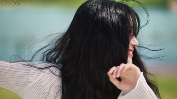 《轧戏》大结局 最好的浪漫,是把深情写进扉页,把奔赴藏进雨天,让每一份思念都有回响。
#影视解说 #我的观影报告 #轧戏大结局 @DOU+小助手