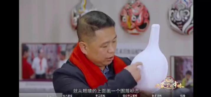 非遗贺岁,脸谱传情。
内蒙古非遗过大年,社火脸谱非遗传承人吕锡峰,讲解传统绘制技艺,以匠心守初心,以文化贺新春。
守艺初心,讲好技艺故事,让古老民间艺术在新时代绽放光彩。