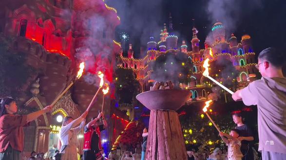 重庆夜花园 跨年夜12月31日开启!到时候园区有城堡花园秘境阿凡达、梦幻森林、孔明千灯祈福、篝火晚会、非遗打铁花、舞蹈演艺等超多游玩项目畅玩#重庆夜花园 #重庆夜景打卡地 #重庆跨年夜 #周末去哪儿 @抖音上热门 @DOU+上热门