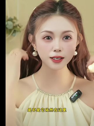 姐妹们梳头发其实很简单,只需要一对叉梳就能轻松搞定简单好看公主头发型#美出高级感 #简单好看发型 #手残党也能学会的发型 #公主发型 #头饰发饰