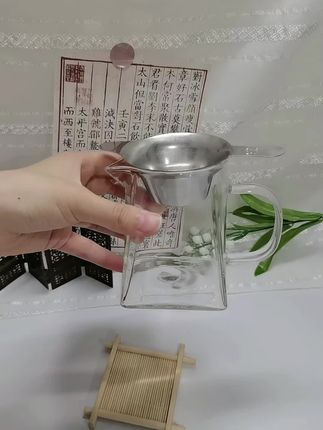#耐热高硼硅公道杯 #大容量玻璃分茶器 #家用带茶漏公道杯 #加厚泡茶茶具 #玻璃分茶器茶壶 耐热高硼硅玻璃公道杯带茶漏,大容量加厚款,家用分茶器适配泡茶杯茶壶茶具