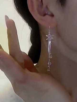 这个耳环也太适合通勤的姐妹了,不仅好看还超级百搭!#时尚饰品 #仙女必备 #耳环