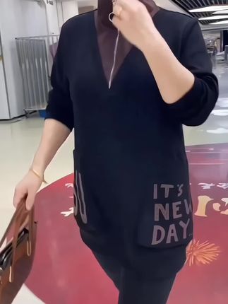 2024新款连帽圆领中长款。遮屁股加绒加厚春秋冬女款卫衣外套#减龄气质 #女装穿搭 #时尚气质穿搭 #显高显瘦穿搭 #女神穿搭