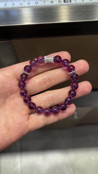 紫水晶手串
搭配银配件
#水晶 #紫水晶 #银 #手串 #水贝