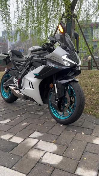 春风675sr 带斯丹克斯护杠 个人一手 3k里程 成色非常漂亮#春风675sr #春风动力 #春风