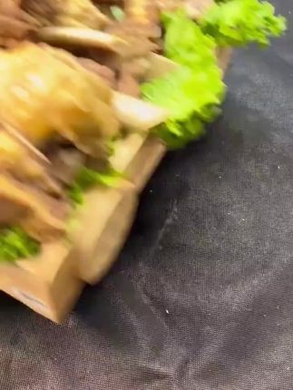 草原美食黄膘牛排,一层肥一层瘦肥瘦相间,肉质细嫩,不柴不腻 #妈呀太香了 #好吃到停不下来 #草原美食 #黄膘牛排