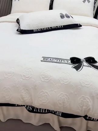 #家纺床上用品 #雕花牛奶绒四件套#加厚保暖#柔软亲肤#我最爱的床品