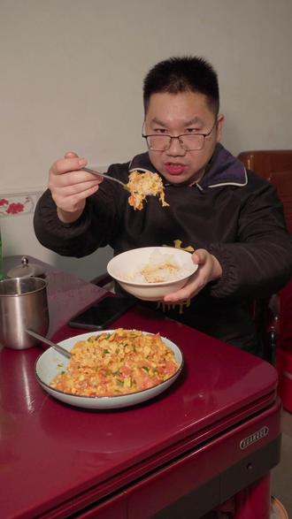 村驴版拉丝西红柿炒蛋 谢谢村驴,拉丝番茄炒蛋完美复刻,成为超级奶爸又进了一步,这是我吃过最好的一个版本。#番茄炒蛋 #拉丝番茄炒蛋 #西红柿炒鸡蛋 #家常美食 #vlog十亿流量扶持计划