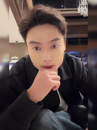 @昊文🍊星城 @昊文生活号🍊 出去了,就安心玩玩,意思意思播一播,好好休息,放松心情,回来再拼也不晚啊。#昊文星城的圈子